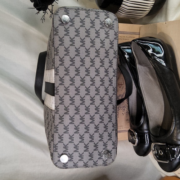 Michael Kors Morgan Medium center stripe zippered top tote saffiano leather - Picture 4 of 5